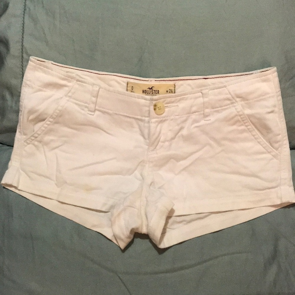 🌴White Hollister Low Rise Shorts🌴